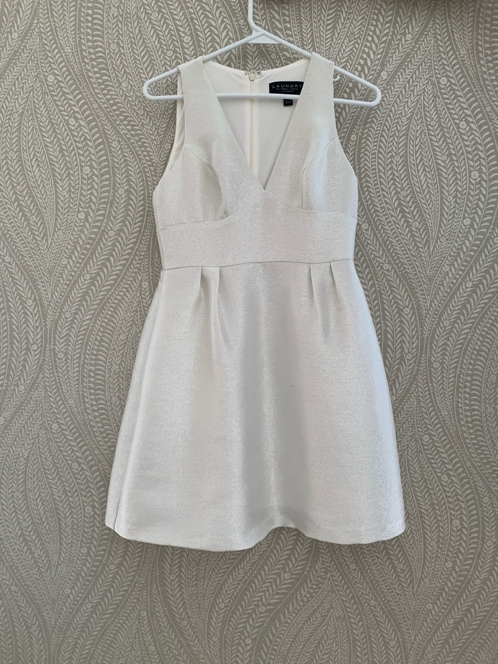 Laundry by Shelli Segal White Shimmery V-Neck Mini Dress